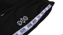 Load image into Gallery viewer, Repeat Logo Tape Zip pocket Jogger Shorts - Black
